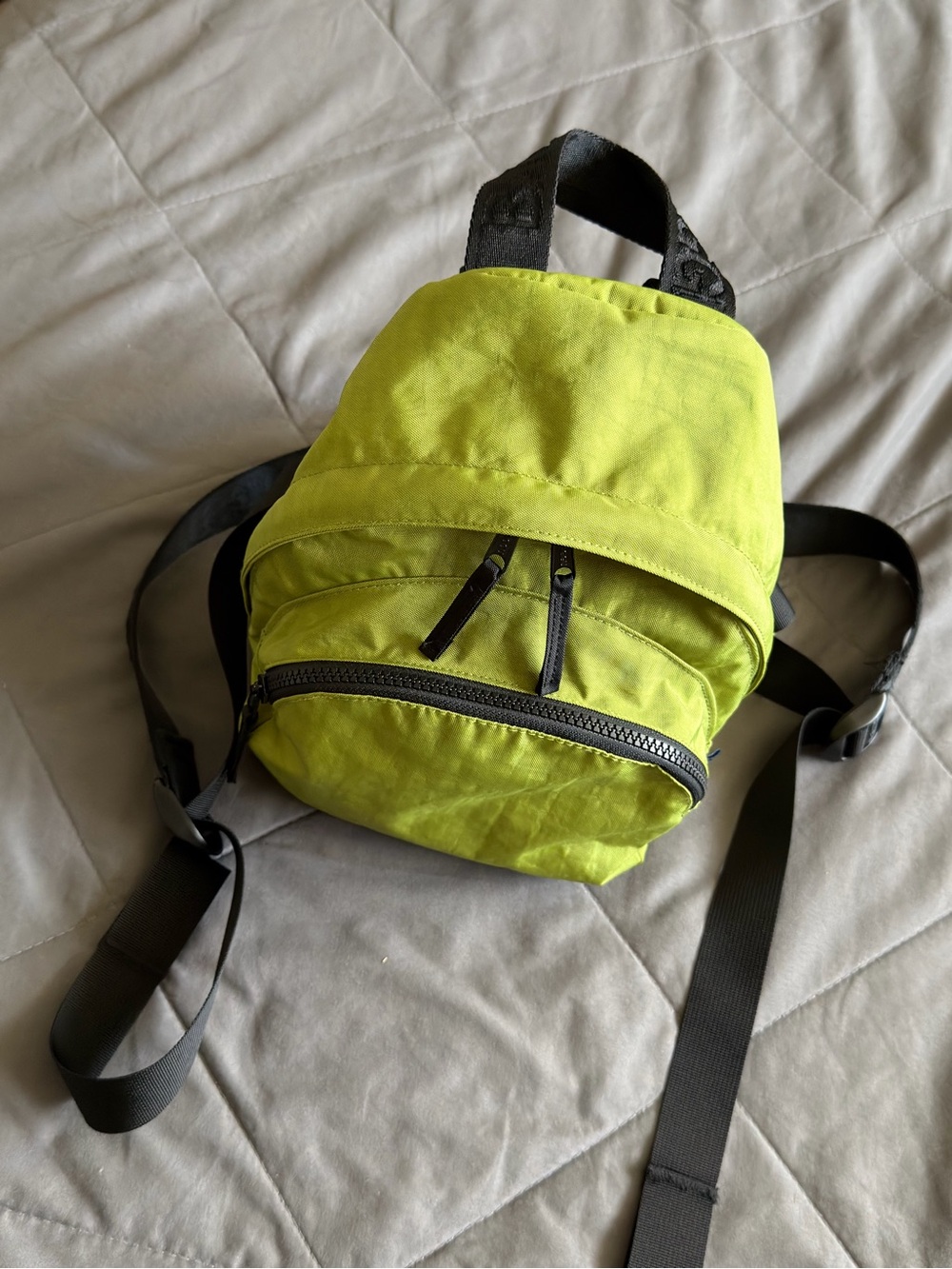 Baggu mini backpack in Green Juice 🍏 - Picture 2 of 8